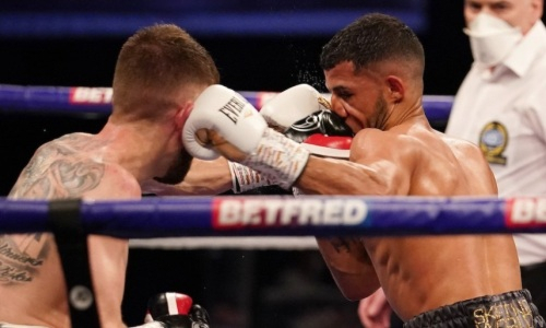 Титульный бой с тремя нокдаунами завершился сенсационным поражением чемпиона