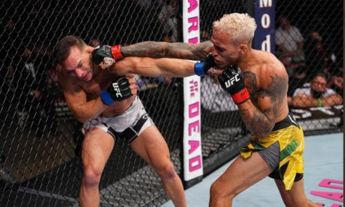 Видео полного боя Оливейра — Чендлер с ярким нокаутом за титул чемпиона UFC в весе Хабиба