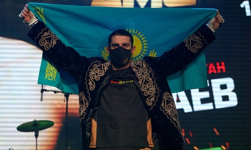 «Пусть мне руку оторвут и выкинут, но я продолжу бой». Казахстанский боец ММА проиграл со сломанными пальцами, перенес операцию и готовится к завоеванию мэрии Москвы