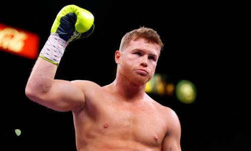 Казахстанского боксера после трех побед в профи сравнили с «Канело»