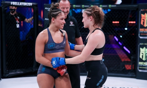 Самая горячая девушка-боец MMA потерпела первое поражение в карьере на Bellator 259. Видео