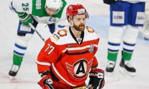 Известный в КХЛ бомбардир стал одноклубником хоккеиста сборной Казахстана