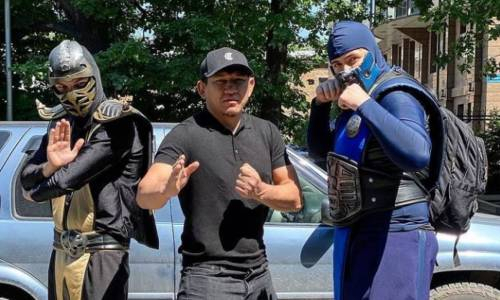 «Скажи Сабзиро, чтобы похудел». Куат Хамитов рассмешил фанатов фото в стиле «Мортал Комбат»