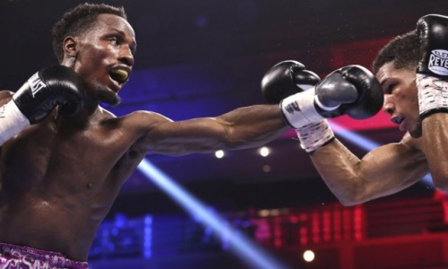 Сенсационным поражением небитого нокаутера закончился бой в андеркарде Тейлор — Рамирес. Видео