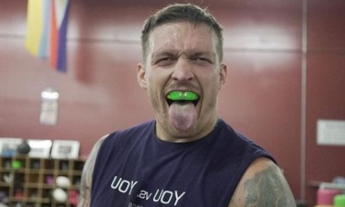 WBO санкционировала бой Усик — Джошуа. Украинец отметил это зажигательным танцем. Видео