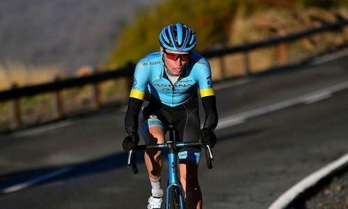 Власов чудом не попал в завал на 15-м этапе «Джиро д’Италия»
