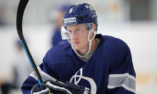 Известный российский бомбардир официально стал одноклубником воспитанника «Барыса» в КХЛ