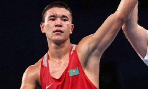 Двукратный призер чемпионата мира из Казахстана дважды отправил соперника в нокдаун и вышел в полуфинал ЧА-2021