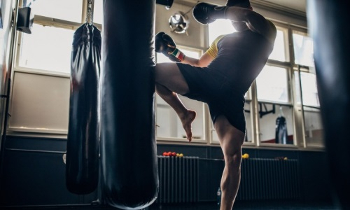 Российского бойца ММА госпитализировали с переломом челюсти и разрывом селезёнки