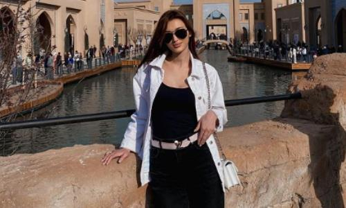 «Идеальная, просто бомба!» Сабина Алтынбекова впечатлила фанатов новым изысканным фото