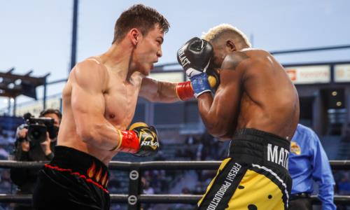 Видео полного боя Батыр Джукембаев — Сабриэль Матиас с нокдауном и досрочным исходом