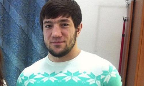 Боец ММА жестоко избил прохожего с самокатом в Москве. Видео