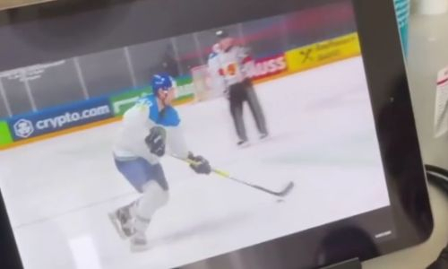 Как дети игрока сборной Казахстана радовались голу папы на чемпионате мира. Видео