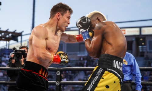 Казахстанский боксер хотел нокаутировать соперника с «бетонной башкой»