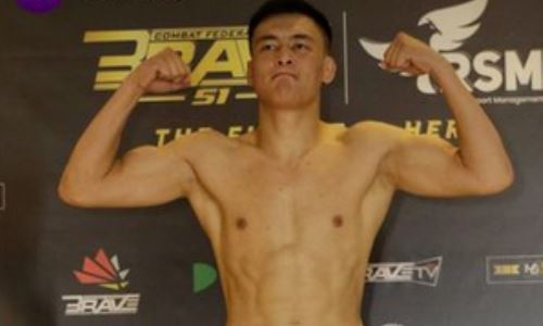 Казахстанский файтер прошел взвешивание перед боем в Минске