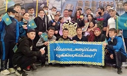 Казахстанские девушки-боксеры триумфально вернулись с чемпионата Азии в Нур-Султан. Видео