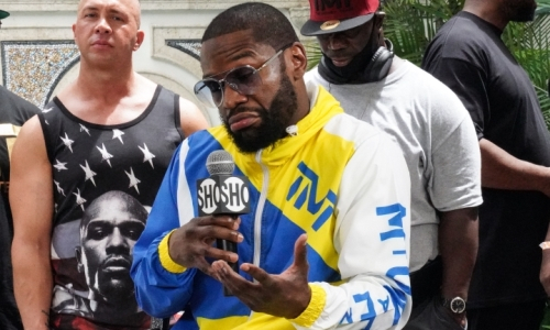 Стали известны гонорары Флойда Мэйвезера и Логана Пола за бой