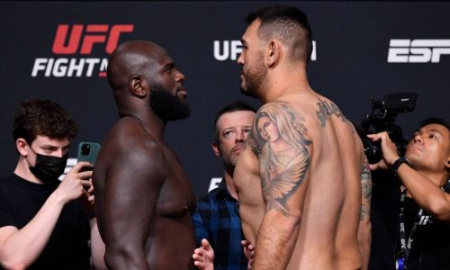 Прямая трансляция турнира UFC Fight Night 189 с главным боем Розенструйк — Сакаи