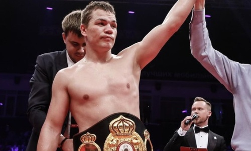 Главный бой вечера бокса завершился победой россиянина за титул WBA. Видео