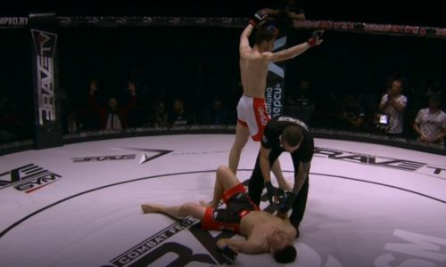 Непобежденный казахстанский файтер проиграл тяжелым нокаутом на третьей минуте боя