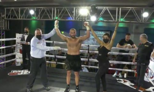 Побитый Головкиным экс-чемпион мира отправил в нокдаун и нокаутировал соперника. Видео