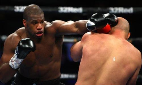 Супертяж закрыл поражение от экс-партнера Головкина по залу зрелищным нокаутом и стал чемпионом мира WBA. Видео