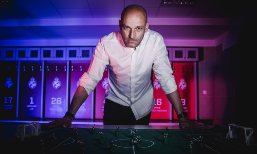 Освободивший место для Михала Билека в европейском клубе тренер возглавил «Вислу» Жукова