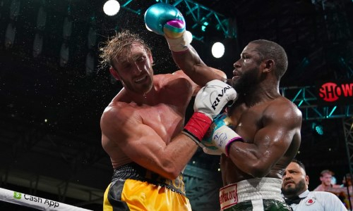 Джо Роган честно оценил бой Мэйвезер — Пол. Логан отреагировал