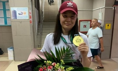 Видеообзор финального поединка, или Как сестра Шавката Рахмонова стала чемпионкой мира