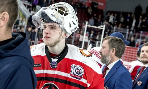 Клуб защитника сборной Казахстана в КХЛ заключил контракт на два года с молодым голкипером