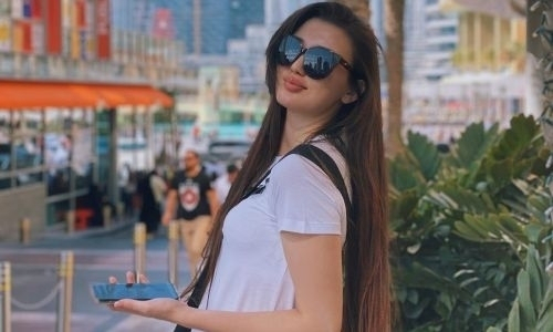 Сабина Алтынбекова осчастливила юную поклонницу. Фото