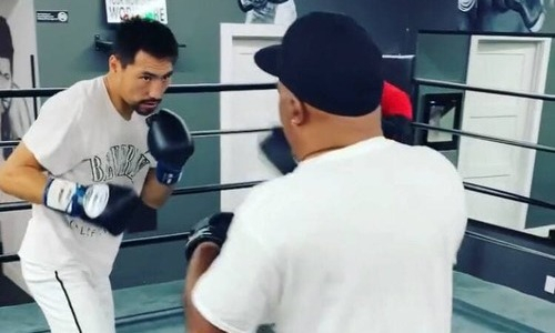 Жанибек Алимханулы показал впечатляющую работу на лапах перед поединком с экс-чемпионом мира. Видео