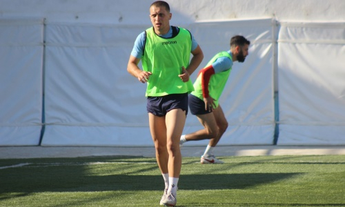 «Ползарплаты его стоили». У игрока клуба КПЛ пропала дорогостоящая экипировка