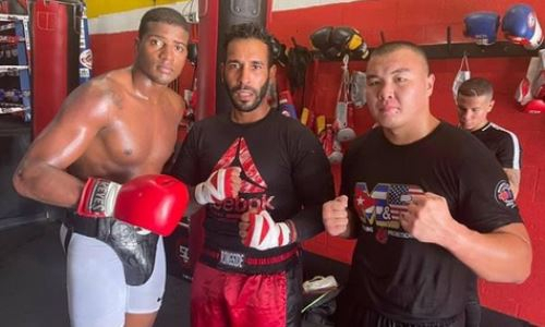 Непобежденный казахстанский тяжеловес готовится к титульному бою в США