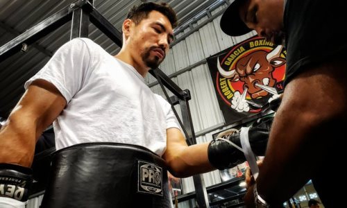 Жанибек Алимханулы показал, чем подкрепляется перед боем с экс-чемпионом мира