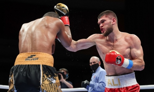 Два казахстанских боксера могут снова включиться в гонку за титул даже после поражений