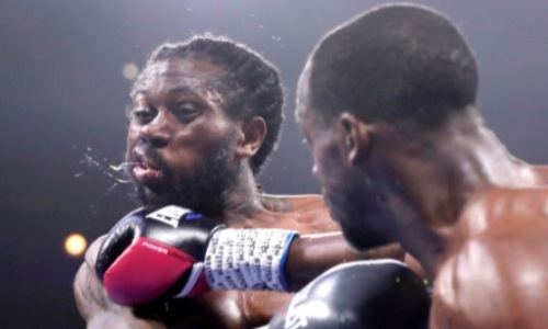 Приезжавший в Казахстан американский боксер оформил первый нокаут в профи перед Олимпиадой. Видео