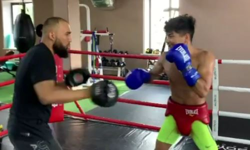 Чемпион WBC из Казахстана набирает форму перед боем с британцем. Видео