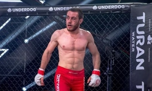 Непобежденный казахстанский файтер Шавкатов одержал очередную победу. Видео