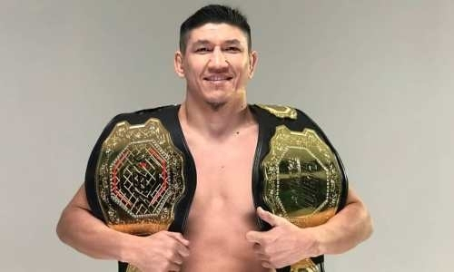 Хамитов вылетел в Атырау на поединок с украинцем. Фото