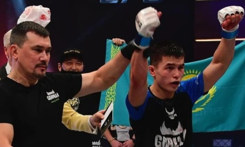 Первый казахстанец выиграл на глазах у Хабиба Нурмагомедова на EFC 37