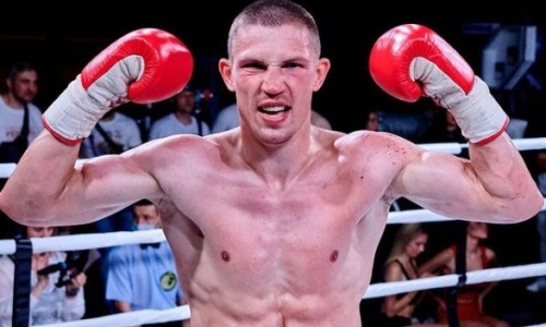 Украинский нокаутер снялся с боя против Турсынбая Кулахмета. Он назвал причину и показал фото