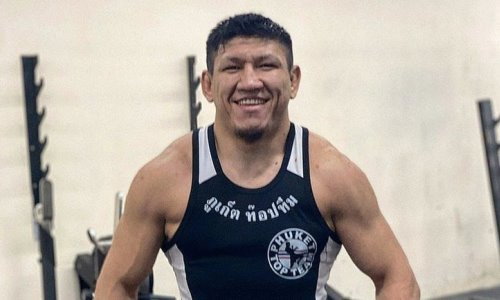 «Ты че пузо втянул». Боец UFC затравил Куата Хамитова