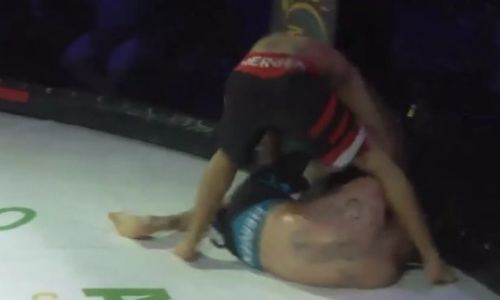 Казахстанец с яркого нокаута дебютировал в профессиональном ММА. Видео