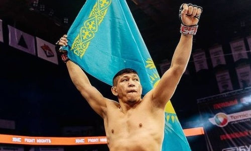 Куат Хамитов задушил соперника в первом раунде и выиграл пояс чемпиона