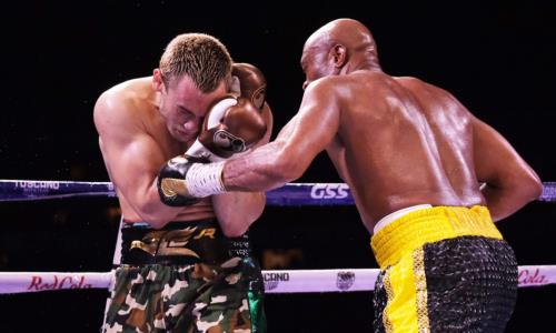 Бросавший вызов Головкину экс-чемпион мира сенсационно проиграл легенде UFC. Видео