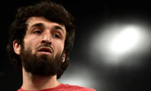 Известному бойцу UFC с 18 победами может быть проведена операция в Казахстане. Подробности