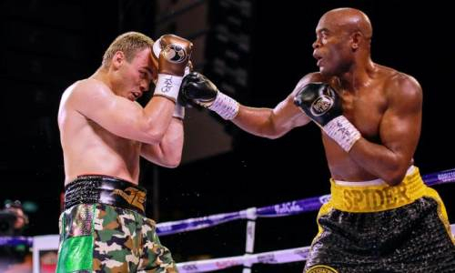 Появилось видео издевательств легенды UFC над бросавшим Головкину вызов экс-чемпионом мира