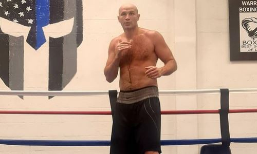 «Мужчина в черном». Стопроцентный нокаутер из Казахстана опубликовал фото из лагеря Тайсона Фьюри