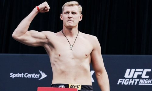 «Сумма гонорара увеличена». Известный российский боец подписал новый контракт с UFC